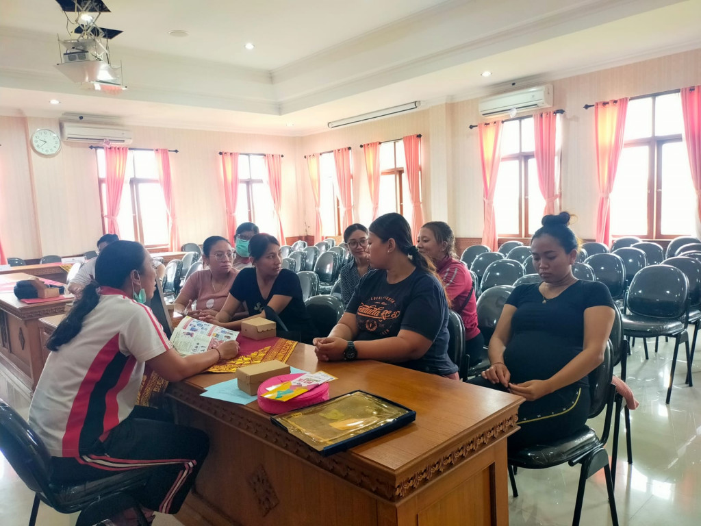 Kegiatan Kelas Ibu Hamil Desa Tumbak Bayuh